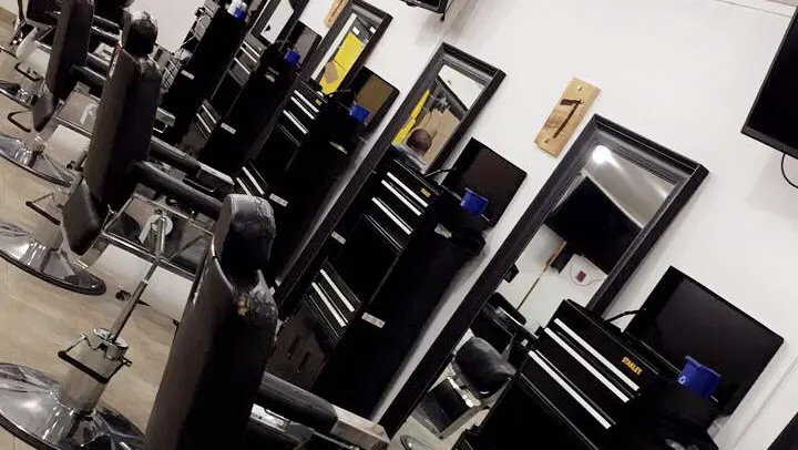 Unkut barbershop — Barber shop in Laval
